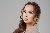 «Бірінші сөйлем құрауды үйреніп ал»: Жұлдыз Өмірғали елдің сынына ұшырады (ВИДЕО)