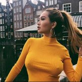 Төстарқышсыз суретке түскен Байзақова жұрттың ашуына тиді