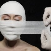 Астанадағы тубдиспансерде төбеден плита құлап, кішкентай қыздың бетін жаралады (ВИДЕО)