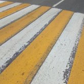 Өскеменде микроавтобус жүргізушісі 19 жастағы қызды қағып кетті