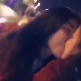 Бір-бірімен сүйіскен қыздар жұрттың ашуын туғызды (ВИДЕО)