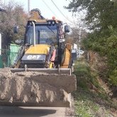 Алматыда әкесі екі жасар қызын экскаватормен басып кетті