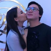 «Теледидардан ғана көреміз»: Қайрат Нұртас келіншегін соңғы кездері қатты қызғанып жүргенін айтты