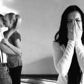 «Қайтсем екен?»: Көңілдесін әйелінен қызғанып жүрген келіншек көпшіліктен кеңес сұрады