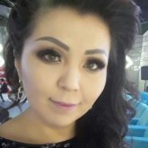 «Адам емессің»: Дастархан басында төстартқышын шешкен Замира Сұлтан жұрттың ашуына тиді (ВИДЕО)