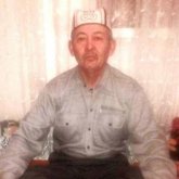 «Жыланмен емдеу жолын да білем»: Түркістан облысында қоянның қанымен, бақаның желімен емдейтін емші тұрады