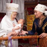 Баланы бесікке бөлеудің пайдасы мен зияны қандай?