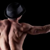 Фармацевт компания қызметкерлері мерекелік кешке стриптизер шақырған