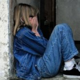 Ақтөбеде бетперде киген 4 оқушы жасөспірім қызды жабылып ұрып кеткен