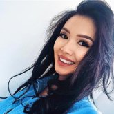 «Ұлттық бас киімді киюдің қажеті жоқ»: Айжан Байзақова жалаңаш денесіне сәукеле киген қызға ақыл айтты