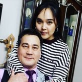 «Ағам болғаны үшін бақыттымын»: Сары Әулиемен суретке түскен Жанар Айжанованың қызын жұрт жақтырмай қалды