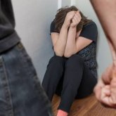 «Ауруханадан шыққасын мені өлтіреді»: Қостанай тұрғыны күйеуінен зәбір көріп жүргенін айтты