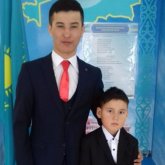 БҚО-да 11-сынып оқушысы жанып жатқан үйден ер кісі мен 8 жасар баланы алып шықты