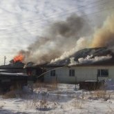 Пожар в частном доме перекинулся на соседнее здание в Костанае