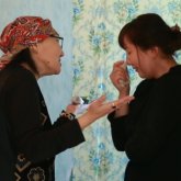 «Тыныштық берер емес»: Енесінен қорлық көріп жүрген келін мұңын шақты