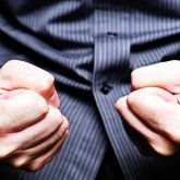 Балқашта букмекерлік конторға келген клиент оператор қызды ұрып тастады