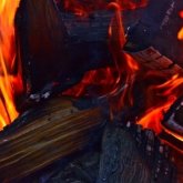 Қарағандыда көршісі 8 жасар қыз баланы өртеніп жатқан үйден шығарып алды