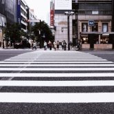 Студентку из Казахстана сбили в Омске: девушка в тяжелом состоянии