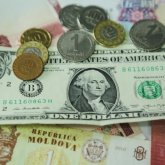 Тенге немного ослаб по отношению к доллару на бирже