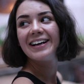 «Отыз жасымда үйсіз жүрмін» деген актриса Айсұлу Әзімбаева зәулім сарайда тұратын болып шықты