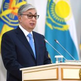 «Сайлау – бәсекеге түсетін дода»: Қасым-Жомарт Тоқаев көтеріңкі көңіл күймен дауыс беруге келді (ФОТО)