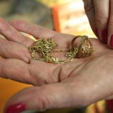 Көкшетаулық қыз өз әжесін тонап кеткен