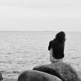 «Сені дуалап алған десем тыңдамайды»: күйеуі басқа әйелдің үйіне кіріп алған келіншек мұңын шақты