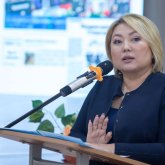 Эльмира Суханбердиеваны жақын құрбысымен бірге соттап жатыр