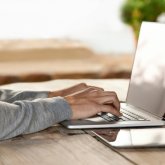 Президент портретімен бір-бірін ұрған қызметкерлерге қандай шара қолданды? (ВИДЕО)