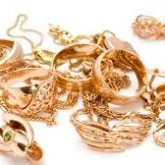 22 жастағы қыз 1,6 кг әшекей жұтқан: ол іші ауырған соң дәрігерге шағым жасаған көрінеді