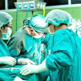 Дәрігерлер шошқаның жүрегі мен бүйрегін адамға салып көрмек