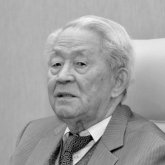 Белгілі жазушы 89 жасында дүниеден өтті