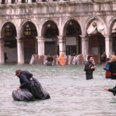 Венецияда су тасқынына байланысты төтенше жағдай енгізілді