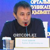 «Сендерде әжетхана жоқ»: Ермек Тұрсынов жапон режиссерінен сөз естігенін айтты