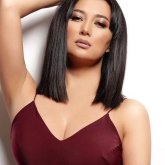 «Буферің базар жоқ»: Мәдина Сәдуақасованың суреттеріне жігіттер неге желігеді?