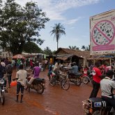 Кедейлер аш қалмау үшін джунглидің аң-құсын аулап сатуда