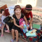 Жаңа жылды тойлаудың орнына мұқтаждарға сыйлық жасауды ұсынды (ВИДЕО)