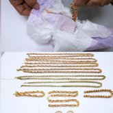 Шекарада баланың жөргегіне алтын салып өтпек болған әйел ұсталды