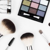 «Нәтижесі әркімді шошытады»: қыз-келіншектердің «бетінде» миллиондаған микроб бар