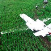 Жолаушылар ұшағы шұғыл түрде жүгері алқабына қонды