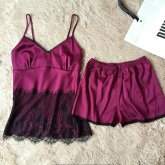 «Енді оның қандай іш киім киетінін бәрі біледі ғой»:  ата-аналар мұғалімнің «өрескел» әрекетіне шағымдануда