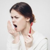 Ауыздан жағымсыз иіс не үшін шығады?