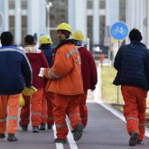 «Шетелдік және жергілікті жұмыскерлерге жалақы төлеуде теңсіздікке жол бермеу керек» - Тоқаев