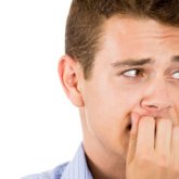 Тырнағын кеміргенді әдетке айналдырған жігіт ауруханаға түсіп қалды (ФОТО)