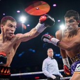 2-раунд, 2 нокдаун: жеңіліп көрмеген Жүкембаевтың қарсыласы бірден есеңгіреп қалды (ВИДЕО)