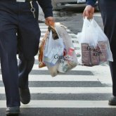 Полиэтилен пакет қолданғандарға айыппұл салынуда