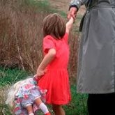 «Бала шыңғырып, талып қалды»: 5 жасар қыздың өмірін мас ағасының ойыны түнек қылды