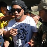 Салықтан жалтарып, айыппұлдан қашқан: әйгілі Роналдиньоның өзі жалған құжатпен ұсталды