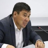 «Бәрі түсінеді деп ойлаппын»: Омар Жәлел «тауарлар» мен «маркерлерді» мерекелерімен құттықтады