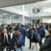 «Жылжымай отырмыз»: Әуежай мен пойызға билет алғандар ақшаларын қайтара алмай әлек